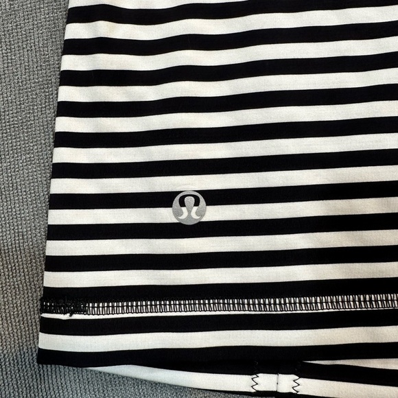 Lululemon Free to Be Tank Top in Classic Black & White Stripe - Size 6 - Picture 10 of 12